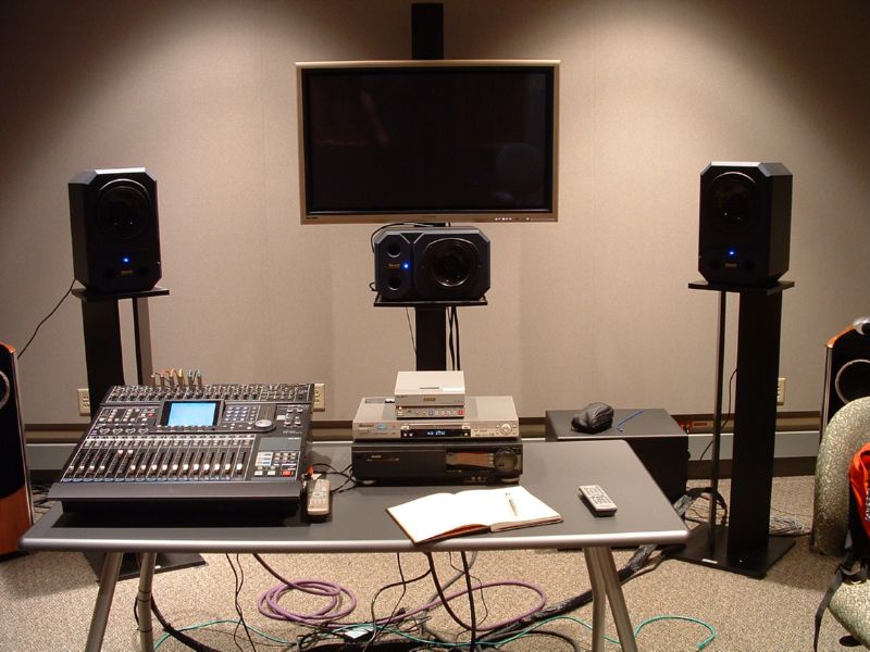 Critical listening station